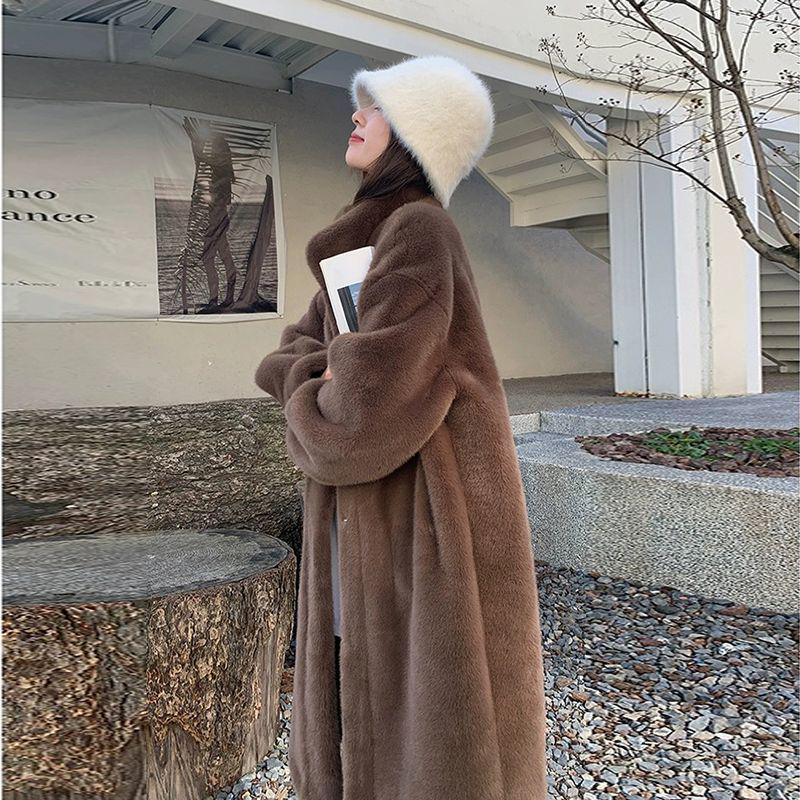 Женское пальто из экокожи осень-зима 2025: Толстое длинное кашемировое цельное изделие из норки со стойкой