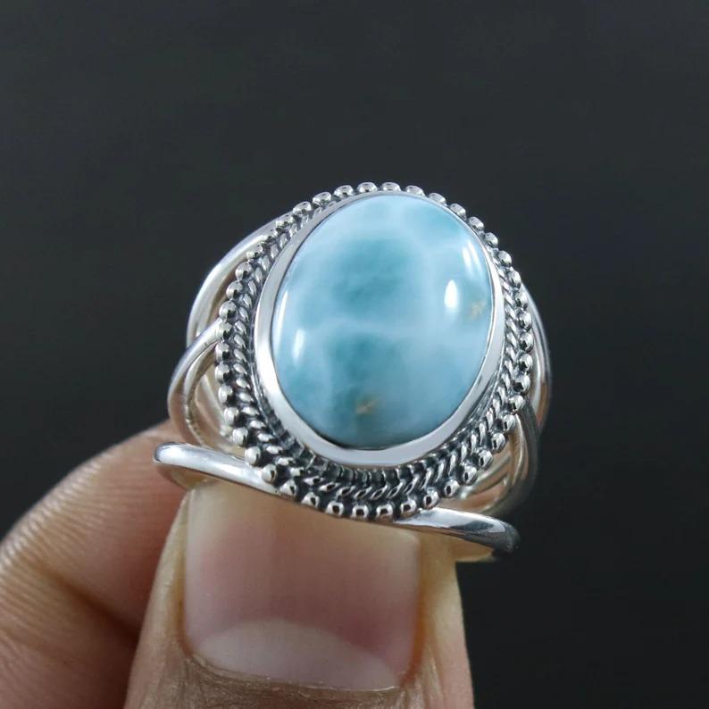 Овальное кольцо с натуральным драгоценным камнем Ларимар, дизайнерское кольцо ручной работы, богемное кольцо, эффектное кольцо, овальное кольцо, кольцо унисекс, свадебный подарок, кольцо из серебра 925 пробы