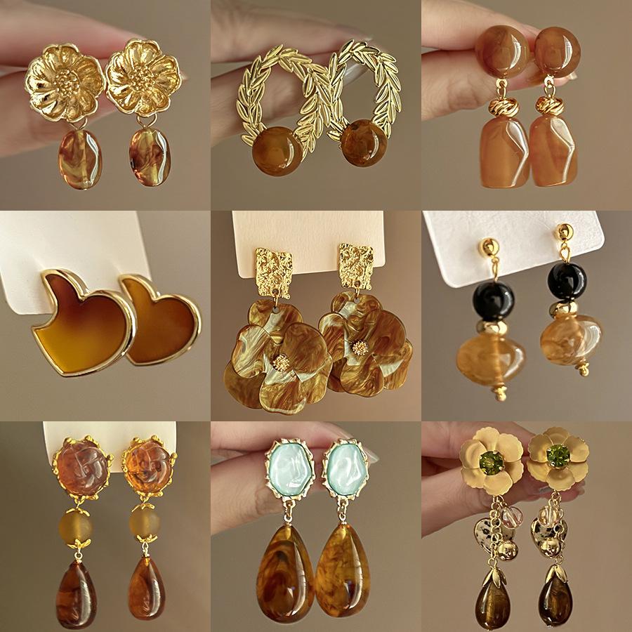 Maillard Style Coffee Colored Geometric Flower Heart Earrings Fashionable Temperament Earrings Retro High-end Earrings