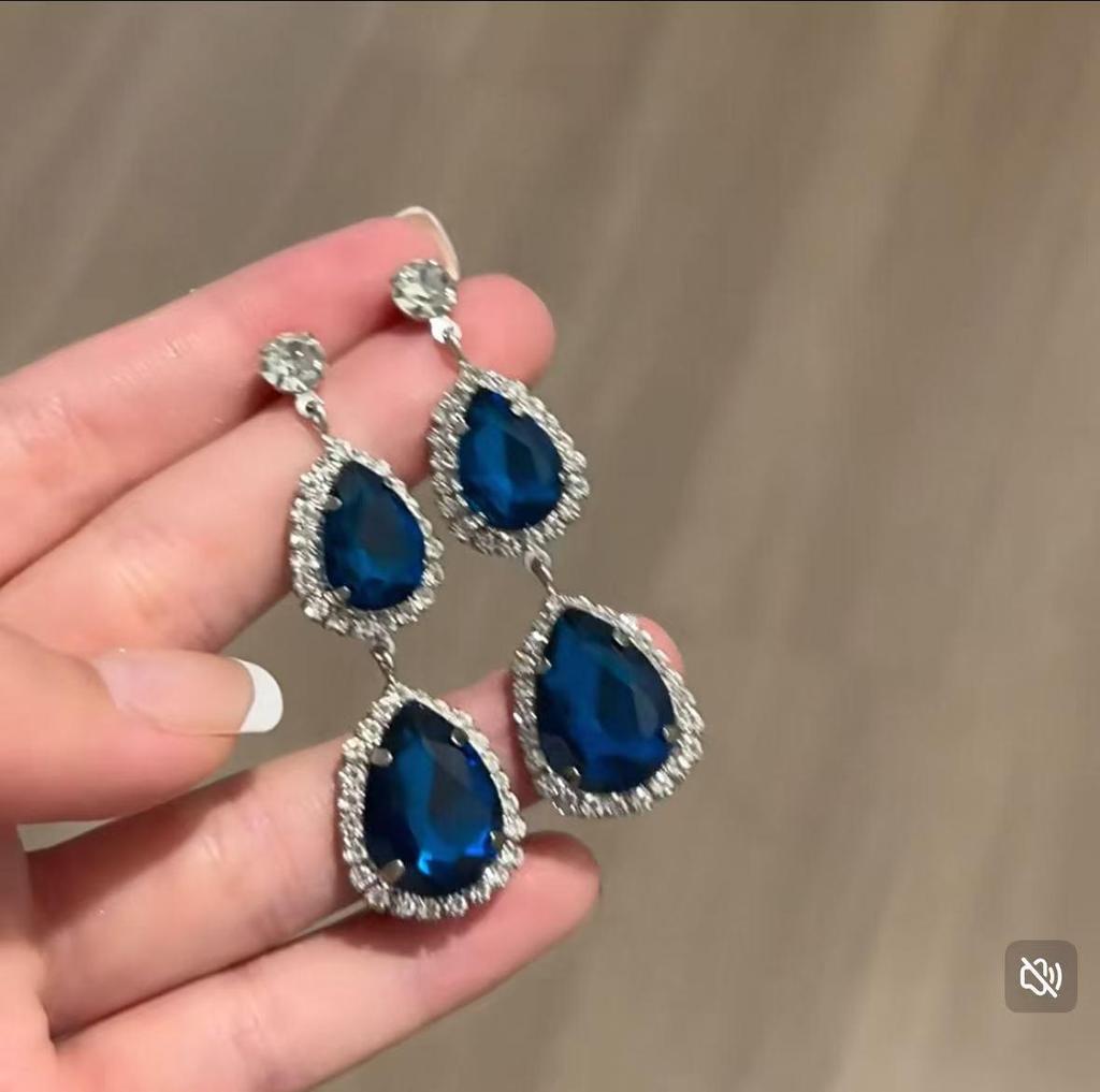 Изысканные серьги-кисточки из циркона: Блестящий, Универсальный, Минималистичный Дизайн с Привлекательностью Легкой Роскоши.