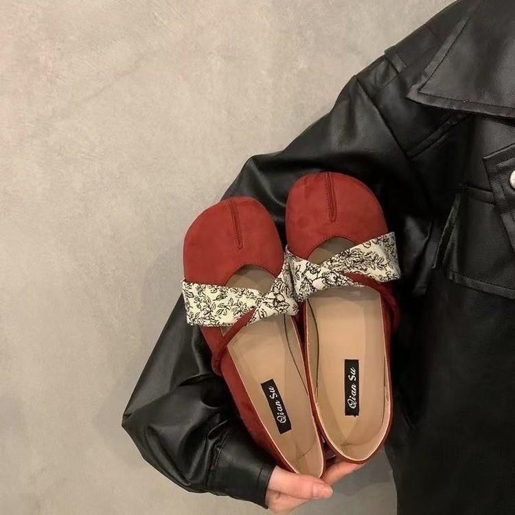 Французский нишевый дизайн ретро балетки на плоской подошве мягкая подошва плоский каблук мелкий вырез ремешок одинарный туфли квадратный носок