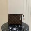 [Б/У] Poche Toilette 19 Классическая Monogram Универсальная Портативная Канвасная Сумка-Косметичка Клатч - Очень Хорошее Состояние #10T5LBH