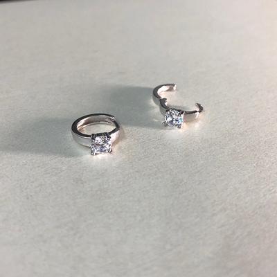 Женские серьги-пряжки Flash Diamond, легкие, роскошные, нишевого дизайна, с цирконием, маленькие, простые, с гвоздиками