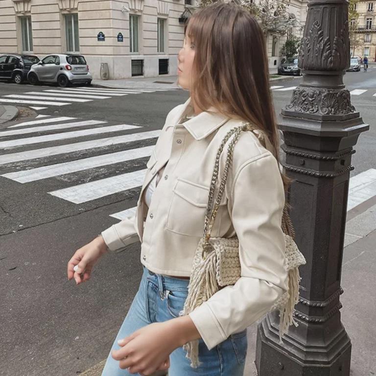 Женская укороченная белая кожаная куртка в европейском и американском стиле 2024 года - черный верх Ins