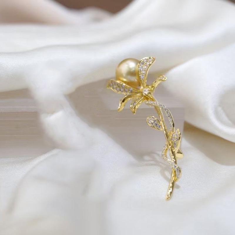 Baroque Pearl Rose Brooch with Zircon Inlay
