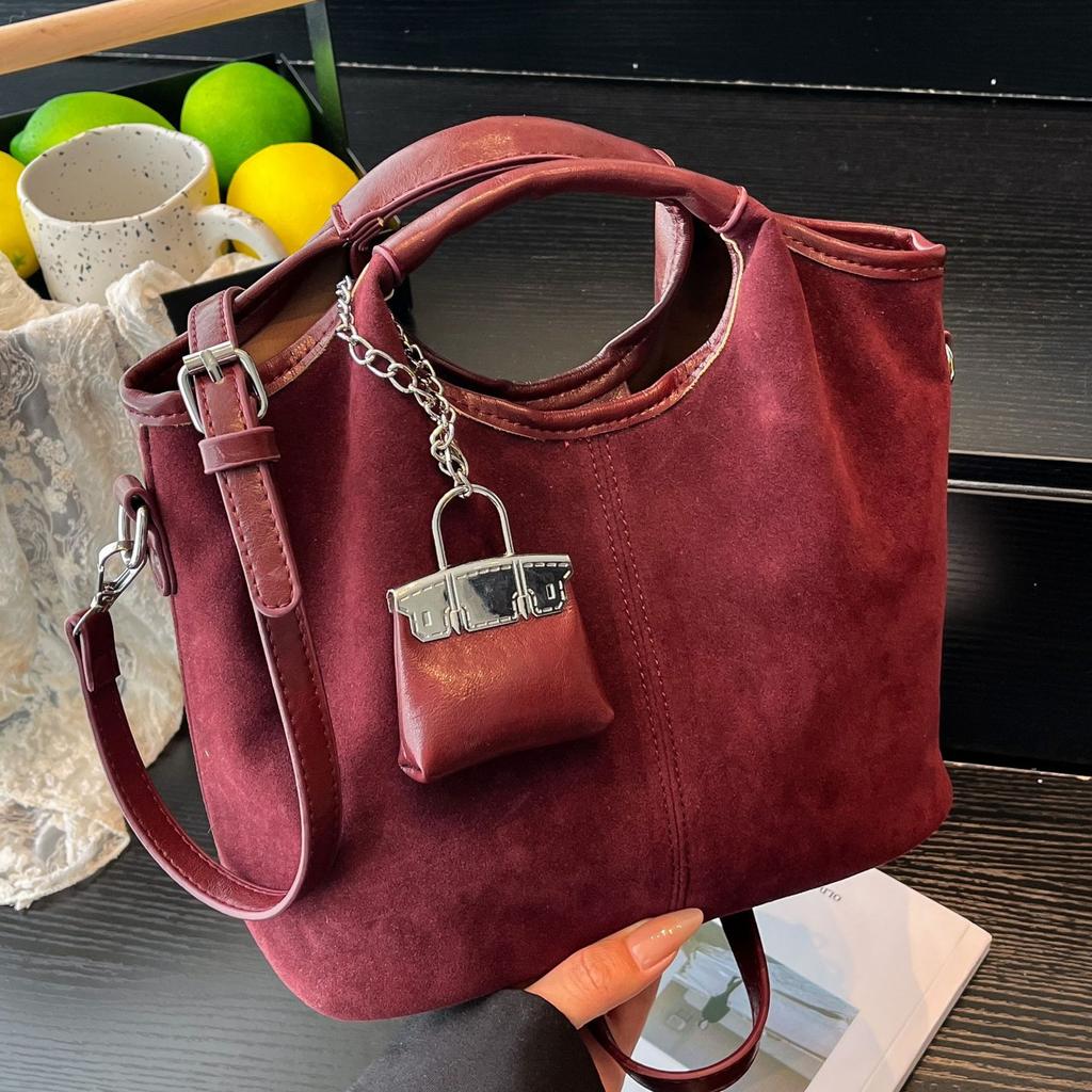 Ретро замшевая портативная сумка-ведро женская 2025 новая мода высококлассное чувство сумка для ребенка и матери сумка для поездок на работу на плечо сумка-мессенджер