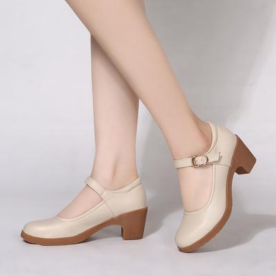 Женская спортивная обувь из коровьей кожи с пряжкой, на среднем каблуке, с круглым носком, с неглубоким ртом, удобная обувь для танцев с мамой