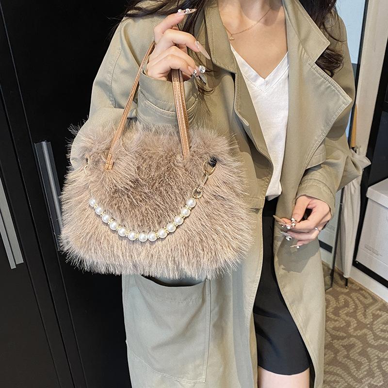 2025 Autumn and Winter New Plush Handbag Fashion Pearl Chain Messenger Bag High Value Small Square Bag