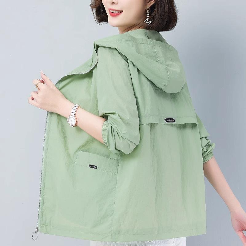 Солнцезащитная одежда для женщин, летняя дышащая легкая куртка, свободная, большого размера, повседневная, с капюшоном, для матерей среднего возраста, солнцезащитная одежда