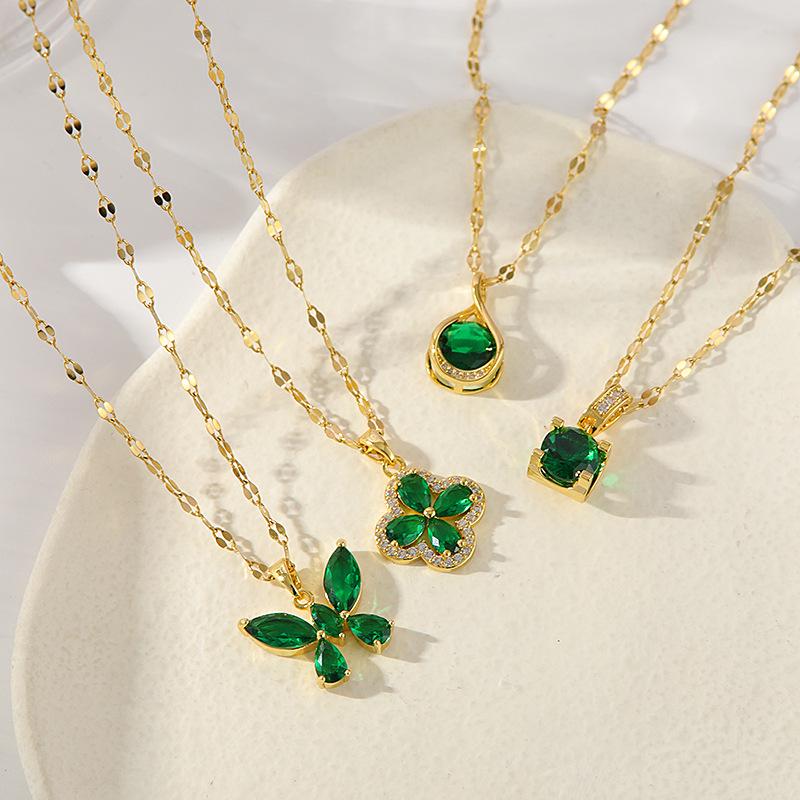 Подвеска-ожерелье Изумрудная бабочка: Роскошная титановая стальная ключичная цепочка для женщин