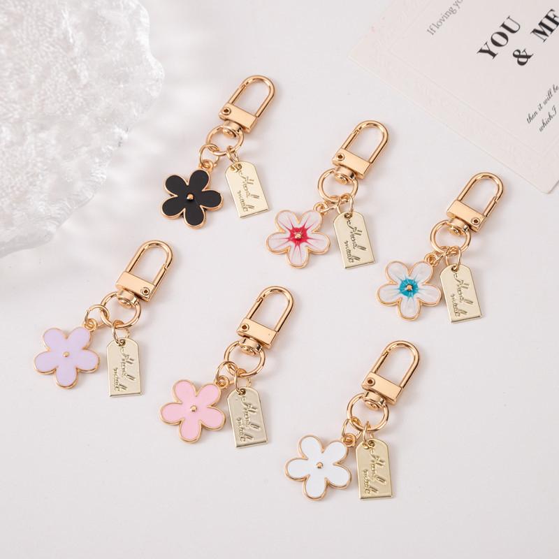 1Pcs Korean Hot-Selling Ins Metal Style Daisy Keychain Niche Usb Headphone Pendant Bag Protective Cover Pendant