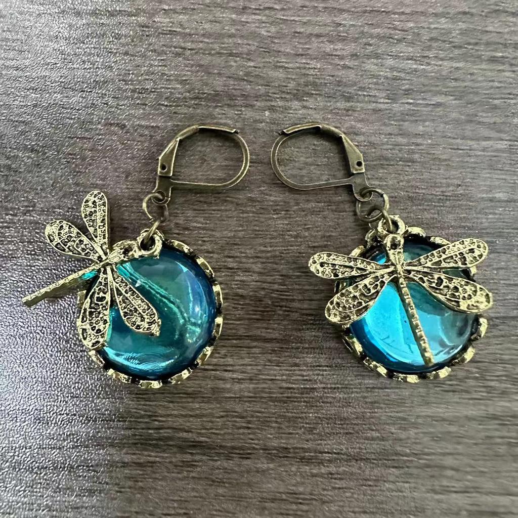 Новые винтажные бронзовые серьги-стрекозы, модные серьги золотого цвета с резьбой по металлу, инкрустированные лунным камнем, серьги-капли для женщин, ювелирные изделия