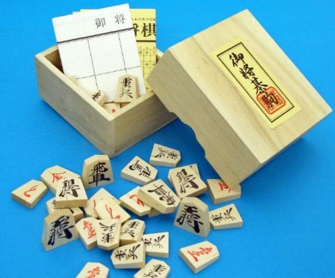 Shogi A new thick tabletop shogi board and wooden shogi pieces in a paulownia wood set 1-inch high-quality box.