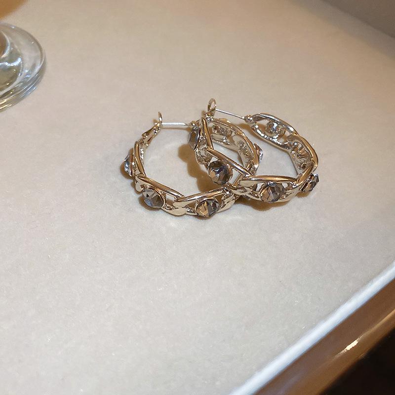 Серьги-пусеты из серебра в форме буквы C с бриллиантовыми цирконами - Геометрический дизайн в стиле легкой роскоши для изысканного, уникального темперамента.