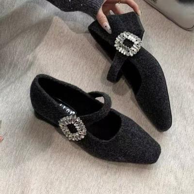 Модная женская обувь на толстом каблуке Женская обувь с квадратным носком с мелким вырезом с блестящей пряжкой Противоскользящая износостойкая обувь с низким верхом