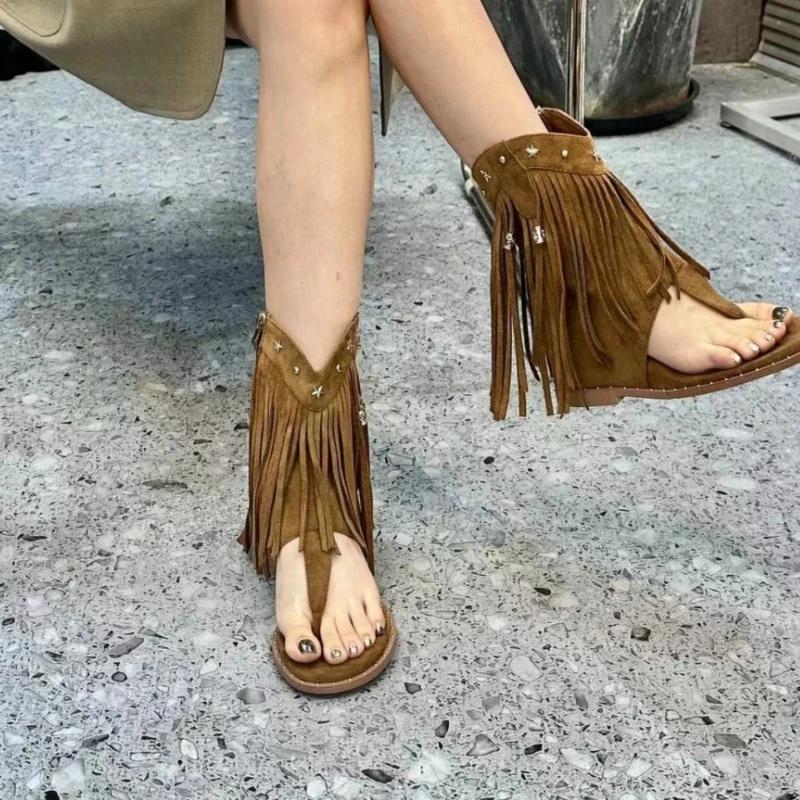 Сандалии с шипами Модная женская обувь Шлепанцы Низкий каблук Кисточки Летняя римская обувь Роскошные корректирующие сапоги с кисточками Новый стиль