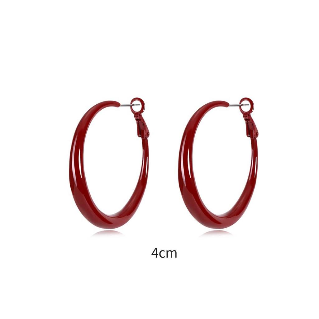 Ретро красные обручи: Серьги в стиле Гонконга на осень/зиму для создания шикарного, подчеркивающего достоинства лица образа
