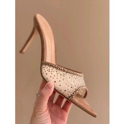 Модные женские шлепанцы из сетчатой ткани со стразами, с острым носком, на невысоком тонком каблуке, из нюдовой замши, удобные домашние сандалии с кристальным блеском