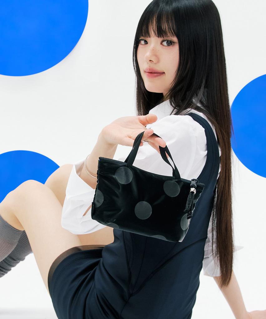 Косметичка Sweetch Handle Pouch 002 Глянцевая черная в горошек