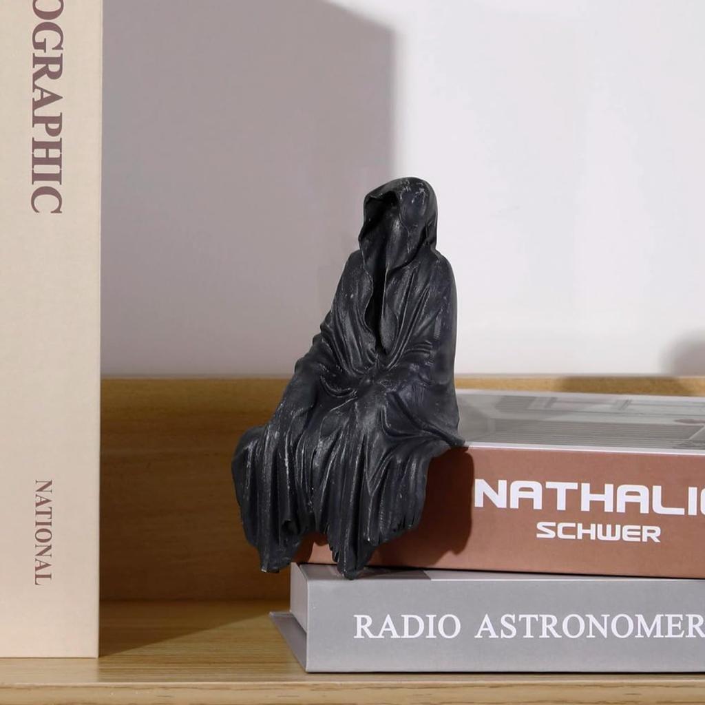 Готический декор, настольная статуэтка таинственного Мрачного Жнеца - готический жуткий декор для сада или книжной полки - 12 см фигурка из смолы - готический декор для книжной полки