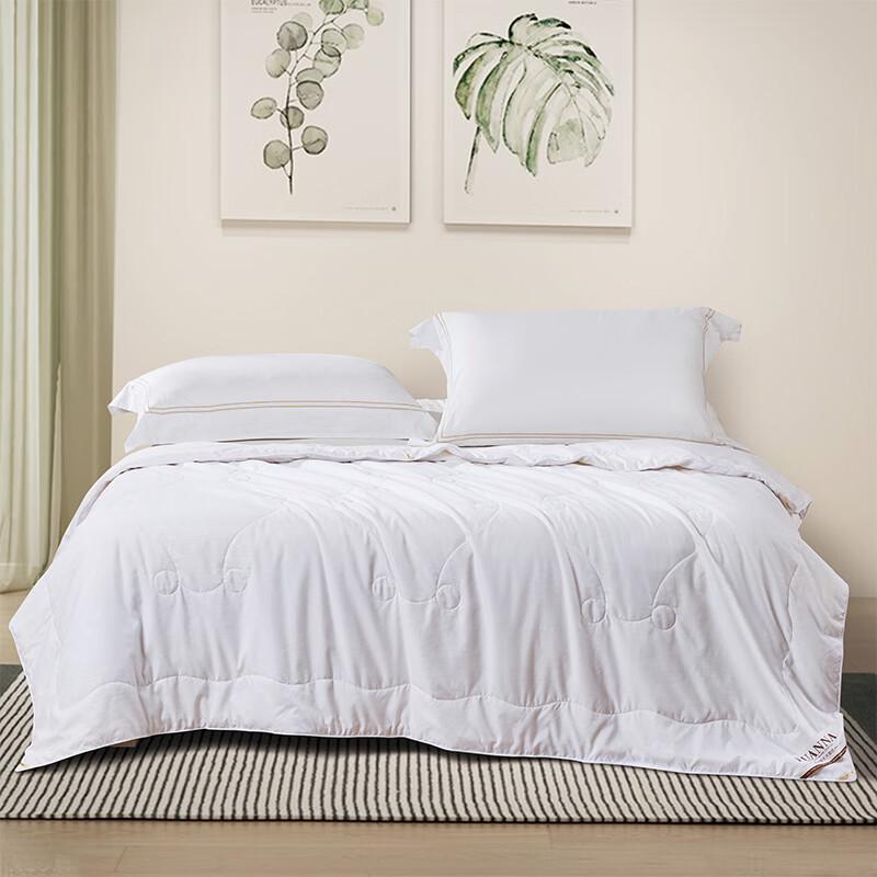 Fuanna All-Season Polyester Quilt