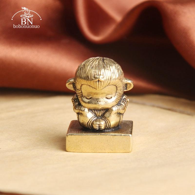 Vintage Brass Cute Monkey King Seal Small Statue Lucky Desktop Ornament Solid Animal Figurine Miniature Home Decorations Crafts