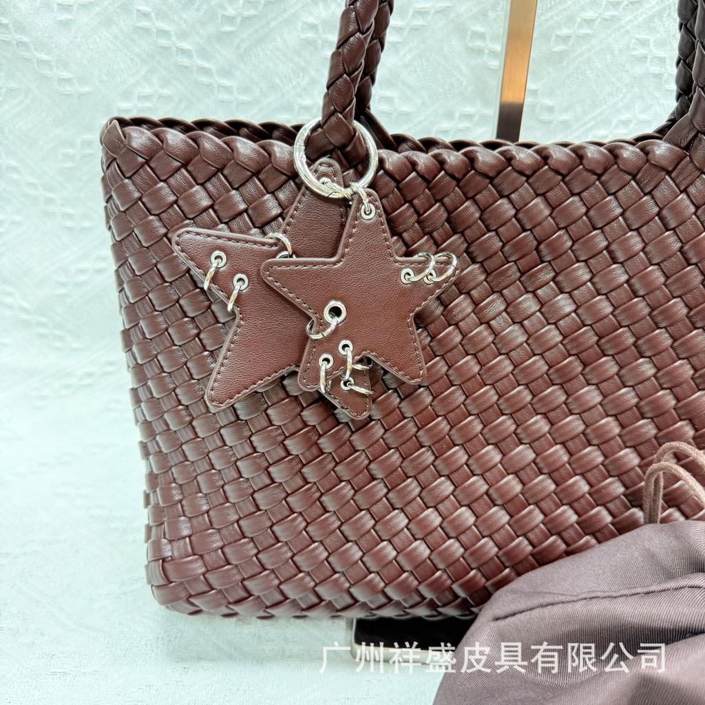 New Niche Design Handmade Champagne Woven Bag Large Capacity Commuter Shoulder Bag Women