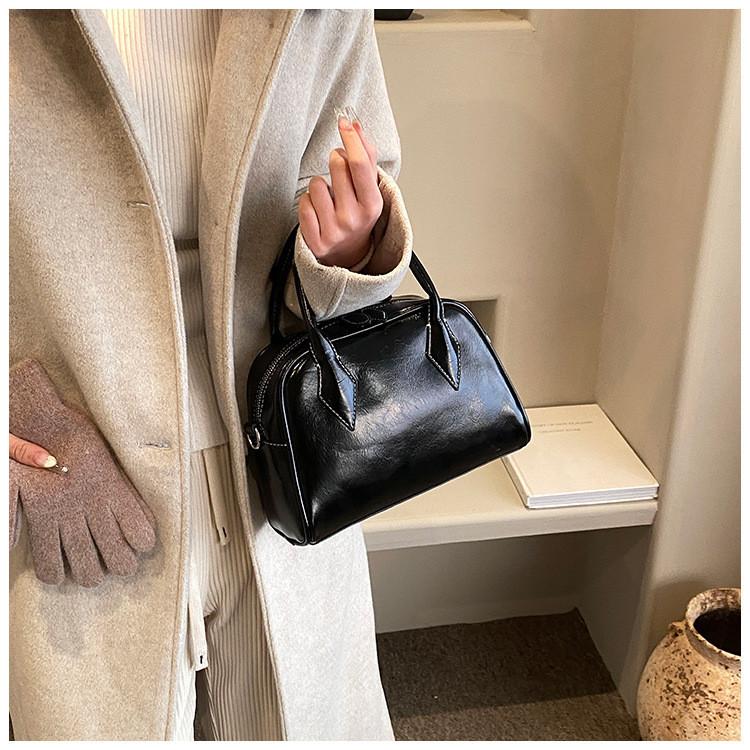 Ielgy Handbag Fashion Commuter Bowling Bag High-End Niche All-Match Shoulder Bag