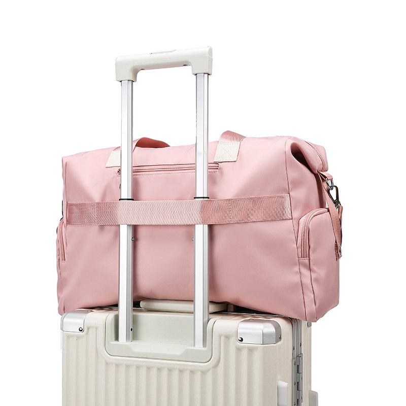 New fitness bag with yoga mat holder, detachable wet/dry separation pocket, and trolley handle, suitable for travel