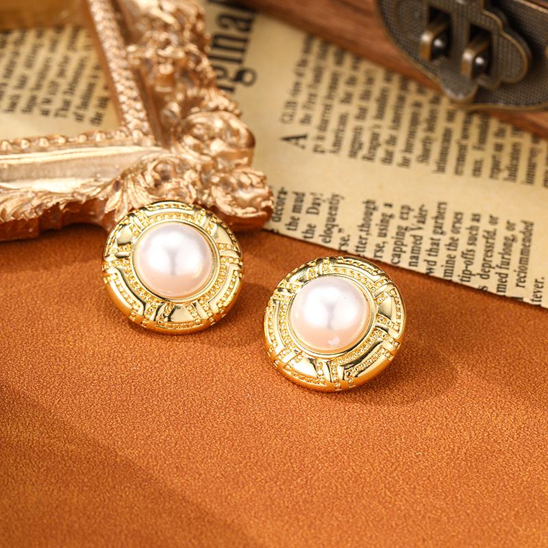 Серьги-пусеты из меди с золотым покрытием, винтажные, с жемчугом - Элегантный ретро-стиль Гонконга для женщин