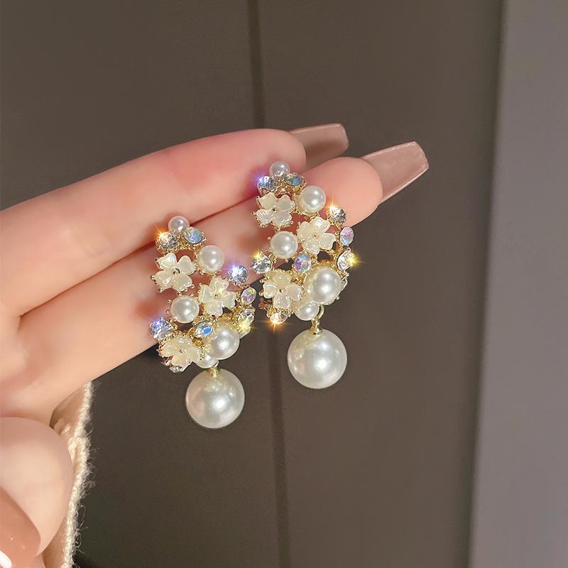 Elegant Zircon Pearl French Retro Luxury Earrings 2025