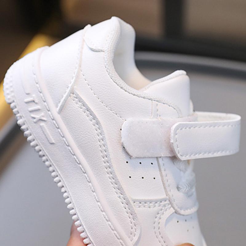 Детские кроссовки, новые сверхлегкие туфли с однотонной подошвой, обувь для маленьких девочек, маленькие белые туфли на липучке для мальчиков