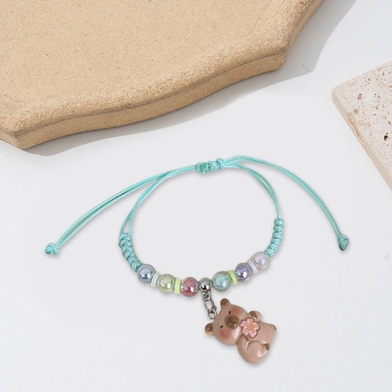 Красочный макраме-браслет для детей с милыми мультяшными дизайнами капибар и регулируемым мягким ремешком, идеально подходящий для подарков