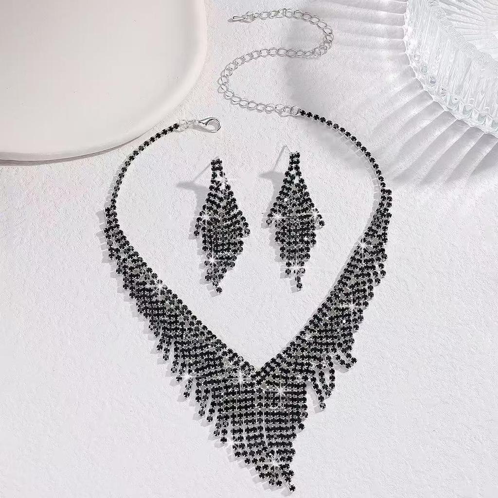 Элегантный межконтинентальный свадебный набор из страз: колье и серьги