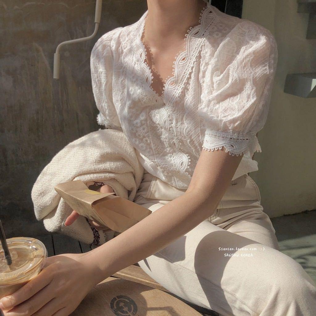 2024 Summer Korean Retro Sweet Lace V-Neck Puff Sleeve Top