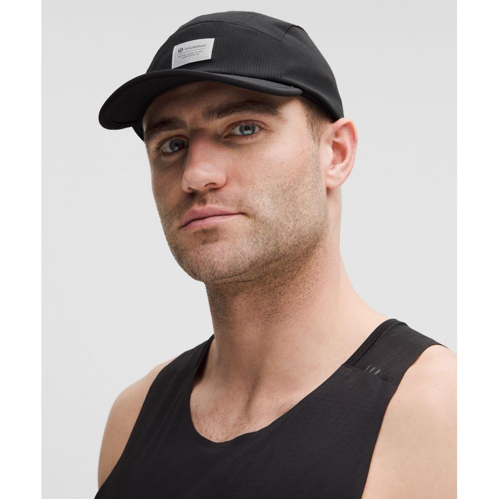 Шапка Lululemon Fast And Free с многопанельной конструкцией Blk