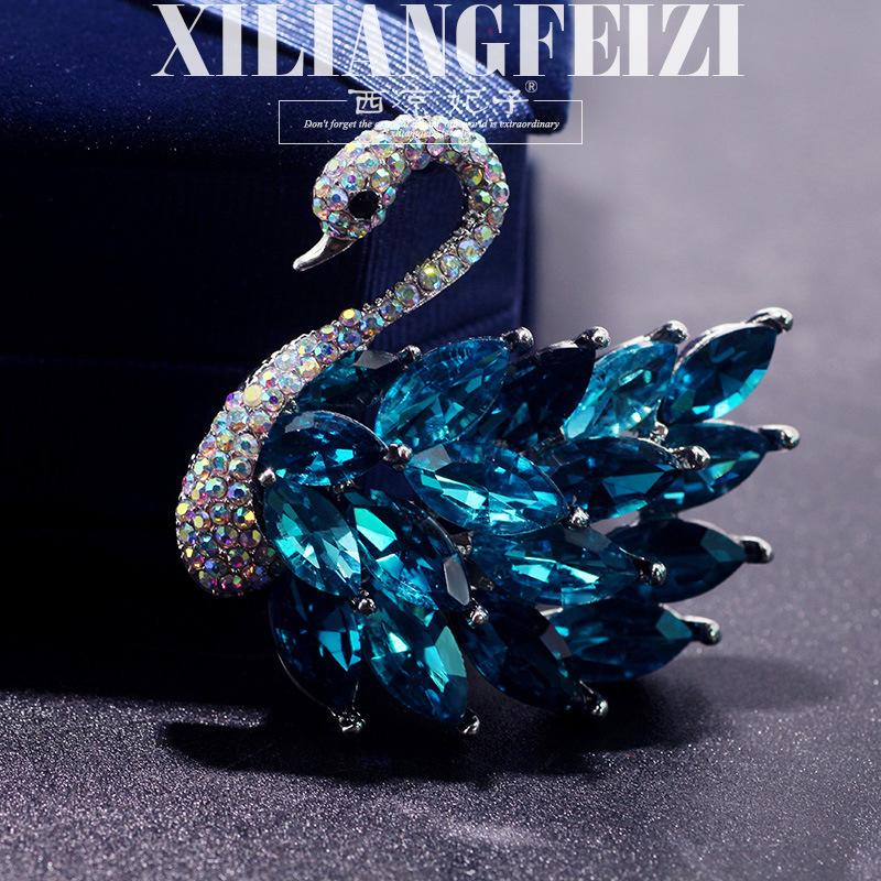High-end Exquisite Crystal Swan Brooch, Elegant Anti-exposure Clothing Accessory, Chest Pin
