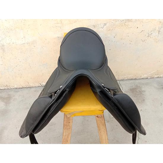 Кожаное выездковое седло с монокрылом и сменными вставками, размер 17", 17,5", 18"