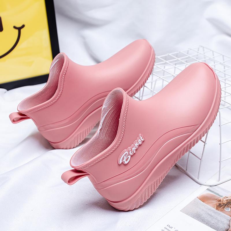 2025 Мужские водонепроницаемые низкие модные резиновые сапоги: Нескользящий и легкий для использования на улице и на кухне