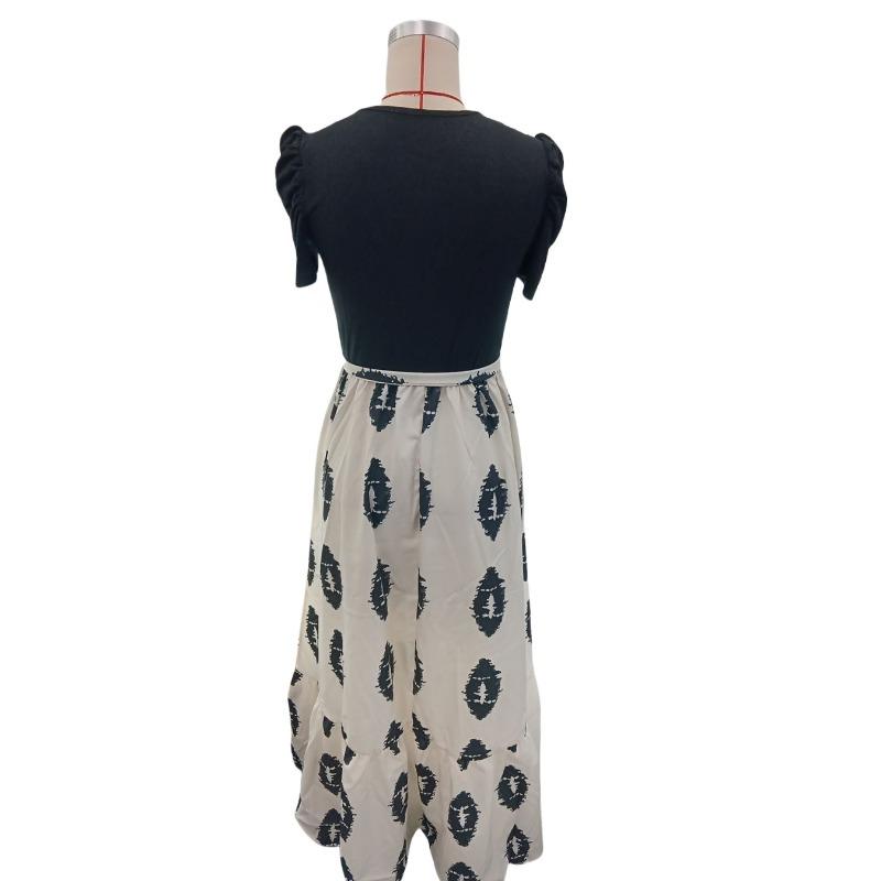 Женское платье с геометрическим принтом, круглым вырезом, рукавами-фонариками и оборкой по низу