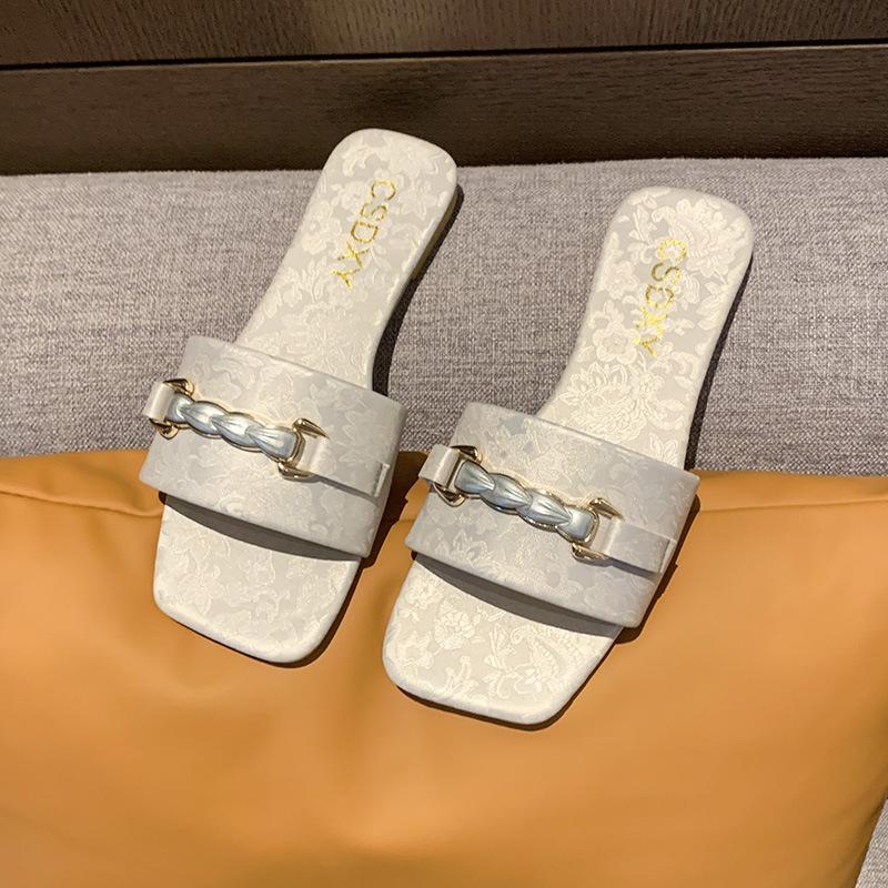 Внешняя торговля плоская подошва с тапочками женские корейские версии плоские сандалии повседневные интернет знаменитости перетаскивание 2025 новые сандалии с открытым носком