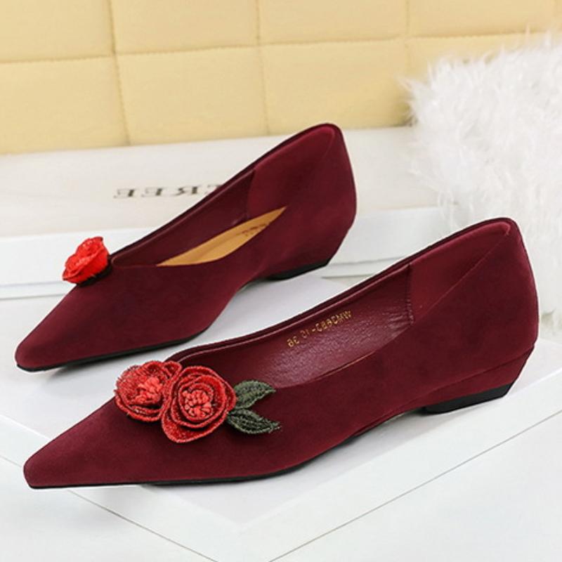 Fashion Large Size 43 Low Heeled Shoes Women Wedges 2.5 Cm Comfortable Low Heels Shoes Suede Flower Ladies Shoes Women Pumps Retro 2025