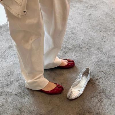 Версия из коровьей кожи~ Натуральная кожа красные туфли с плоской подошвой и раздвоенным носком женские новые копытца, подковы, балетки на одну педаль с открытым верхом