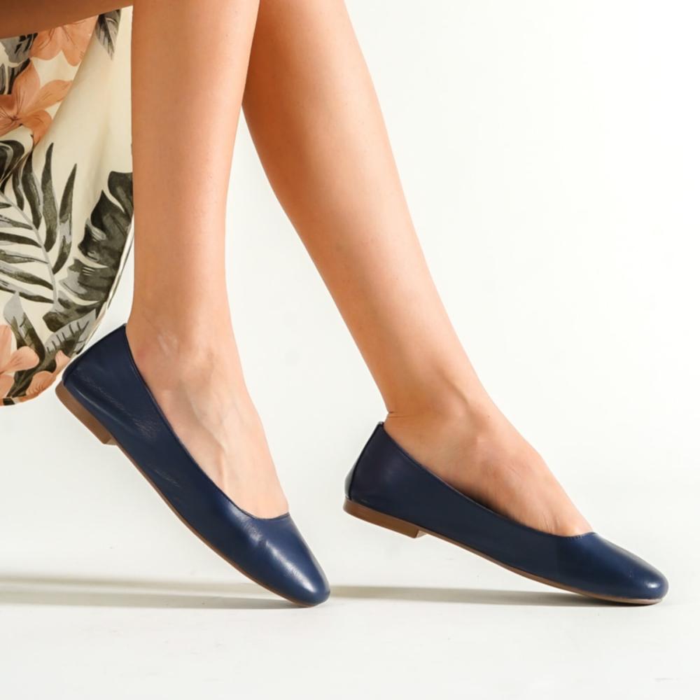 Темно-синие женские кожаные туфли на плоской подошве из натуральной кожи
