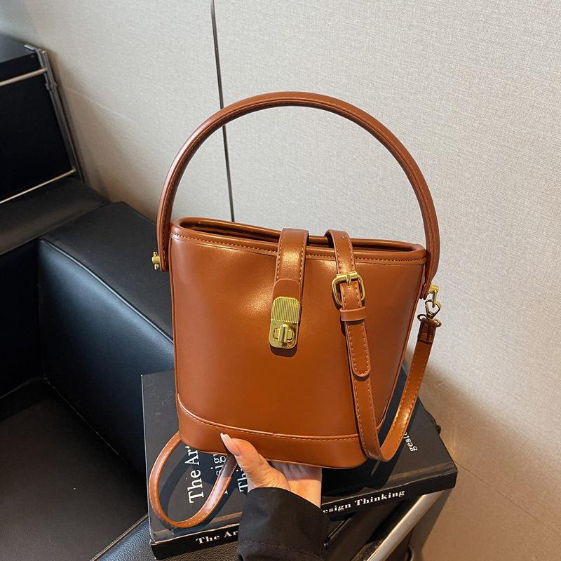 Niche Design Hand-carried Bucket Bag Women's New High-end Retro Versatile Shoulder Messenger Bag