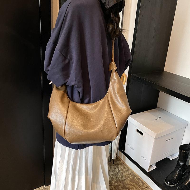 Underarm Bag PU Leather Solid Color Crescent Bag for Women Adjustable Strap Handbag Zipper Hobo Bag for Work Travel AVE