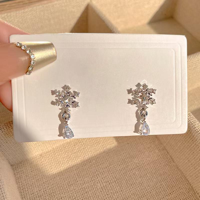 Серьги-снежинки, клипсы без отверстий, серьги-клипсы в форме снега, инкрустированные стразами, без пирсинга, индивидуальные серьги