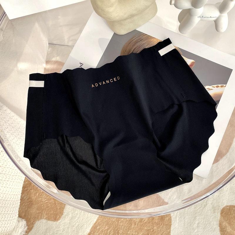 Women's Briefs Large Size Peach Butt One Piece Seamless Underwear Naked Ice Silk Breathable Comfortable Briefs