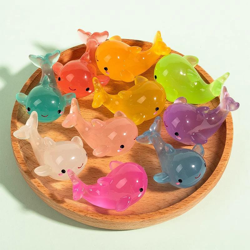10Pcs Mini Resin Cartoon Whale Luminous Miniature Whale Figurines Bulk Mini Resin Animals For Garden Landscape Home Ornaments