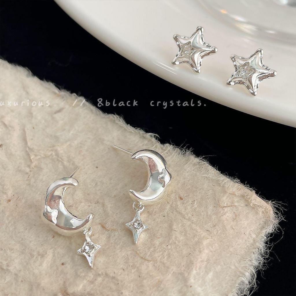 Минималистичные серебряные серьги-иглы «Звезда и Луна»: Стильный дизайн подвески в виде пятиконечной звезды